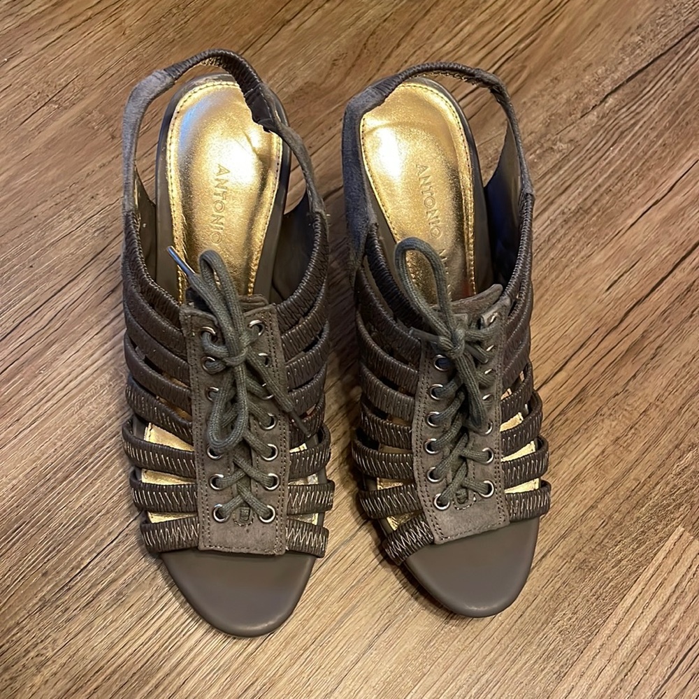 Antonio Melani Gray lace shoes Size 7